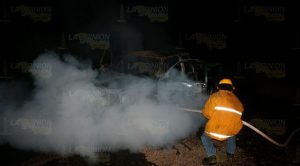 ¡SE INCENDIA CAMIONETA A UN COSTADO DE CARRETERA FEDERAL!