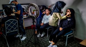 Estas chicas destrozan las cuerdas de sus guitarras y los estereotipos