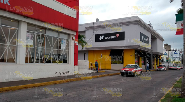 Sellan puertas y ventanas por paso de huracán Katia