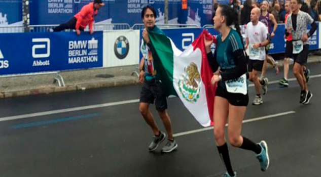 Llenan de banderas mexicanas el Maratón