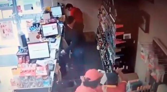 Vídeo: Asalto frustrado a un Oxxo se hace viral en redes