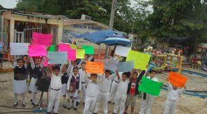 Plantón de padres en escuela primaria padresprotesta