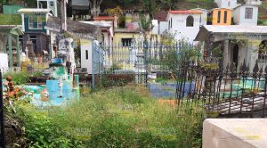 Panteón en deplorables condiciones