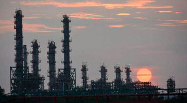 Pemex agudiza la caída de su producción en refinerías