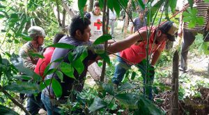 Ebrio cayó a un pozo desde el domingo; sufrió fracturas