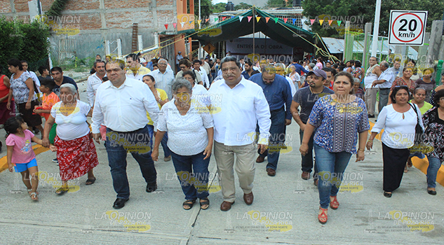 Entregan obra de pavimentación