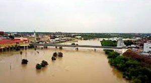 Se desborda río Bravo en Nuevo Laredo
