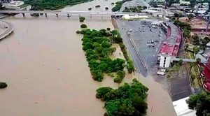 Se desborda río Bravo en Nuevo Laredo