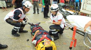 Motociclista pierde dientes tras choque