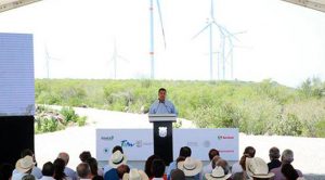 Inauguran dos parques eólicos
