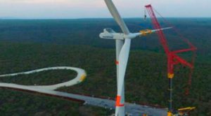 Inauguran dos parques eólicos