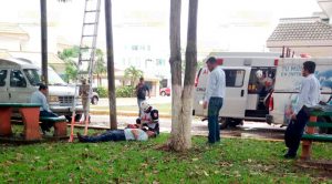 Empleado de Telmex se electrocuta en el fraccionamiento AIPM