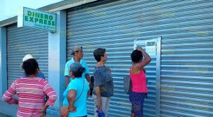 Negocios suspenden servicios