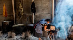 Artesanos mexicanos apuestan por el uso de tintes naturales