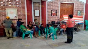 Familias de comunidades son evacuadas