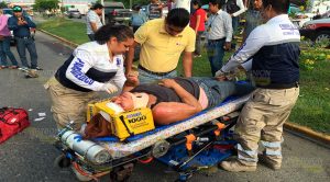 Petrolero escapa tras atropellar a estudiante de UGM y a una mujer