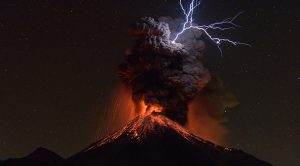 Sergio Velasco captura el poder del Volcán