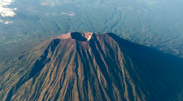 Evacuación masiva en Bali por temor a erupción volcánica