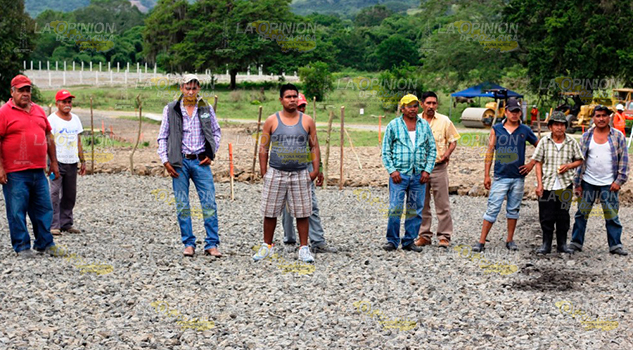¡Bloquean acceso a pozo de Pemex! Bloquean Acceso Pozo Pemex