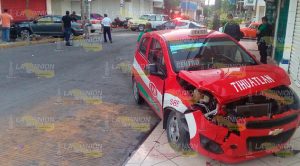 Choca taxi contra Jetta; dos lesionados Choca Taxi Jetta Lesionados
