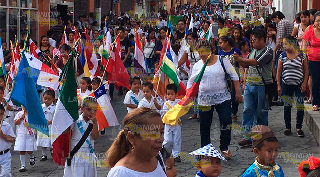 Colorido desfile por Día de las Naciones Unidas Colorido Desfile Día Naciones Unidas
