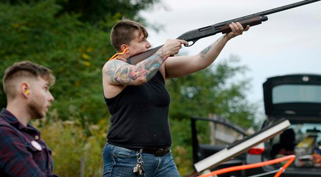 Comunidad gay en E.U., aprende a disparar para defenderse de supremacistas Comunidad Gay Aprende Disparar Defenderse Supremacistas