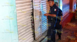 Delincuentes saquean céntrica tienda de ropa