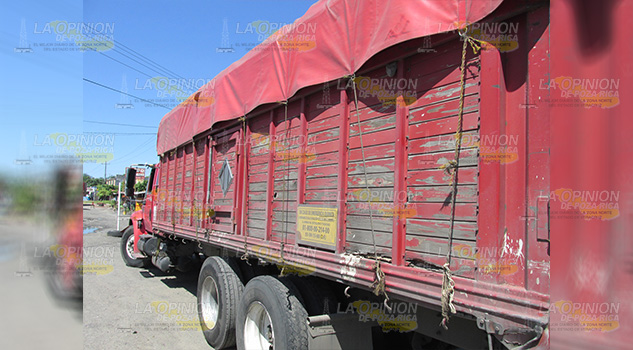 Incautan camión con despensas contaminadas Incautan Camión Despensas Contaminadas