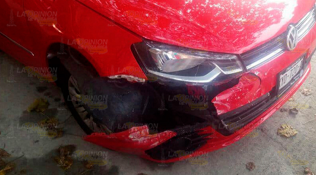 Provocó choque y se niega a pagar los daños