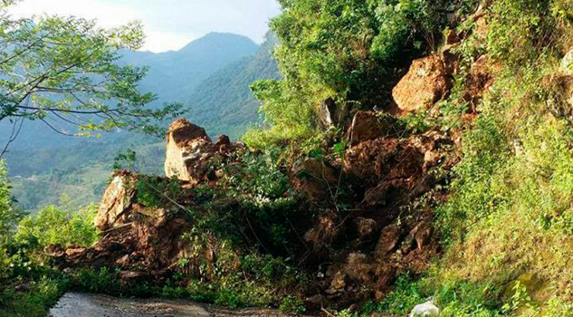 Incomunicadas mas de 300 familias por derrumbe en Mixtla Incomunicadas Familias Derrumbe Mixtla