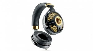 Lanzan unos cascos de Assassin's Creed Origins de 50.000 euros