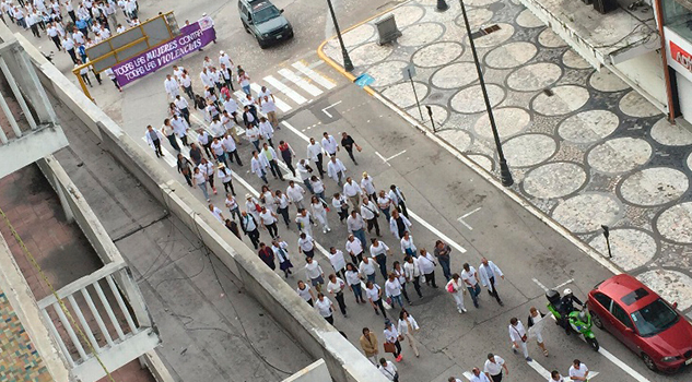 Comunidad médica de Veracruz demanda seguridad MARCHA