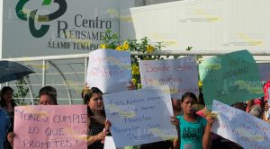 Padres y maestros toman instalaciones del Centro Rébsamen Manifestación Padres Maestros Instalaciones Centro Rébsamen