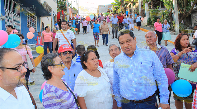 Entregan pavimentación alcalde