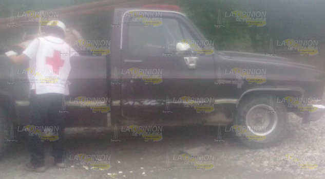 Regidor quinto del Ayuntamiento choca contra una camioneta