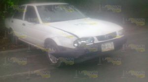 Regidor quinto del Ayuntamiento choca contra una camioneta