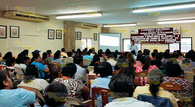 Maestros exigen mejores servicios
