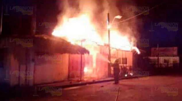 Fuego consume el bar la bahía