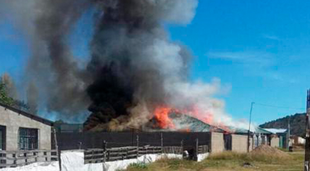 Grupo armado toma poblado en Chihuahua, emiten toque de queda