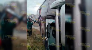 Aparatoso choque entre autobús y tráiler