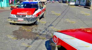 Aparatoso choque de taxis deja una persona lesionada