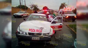 Aparatoso accidente al intentar ganar el paso