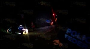 Se deslava cerro y derrapa camioneta
