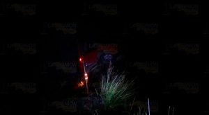 Se deslava cerro y derrapa camioneta