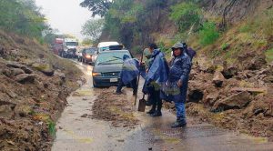 ¡Lluvias causan derrumbes!