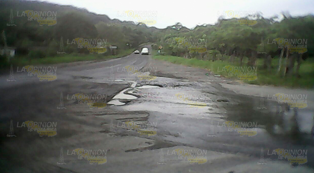 Colonos piden a Pemex rehabilite el acceso a su comunidad