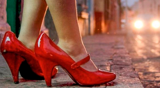 Enganchaba a jóvenes para explotarlas sexualmente