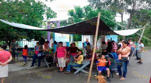 Padres de familia exigen que se ponga a trabajar