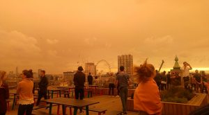 El cielo de Londres se tiñó de naranja londres