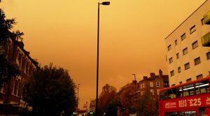 El cielo de Londres se tiñó de naranja
